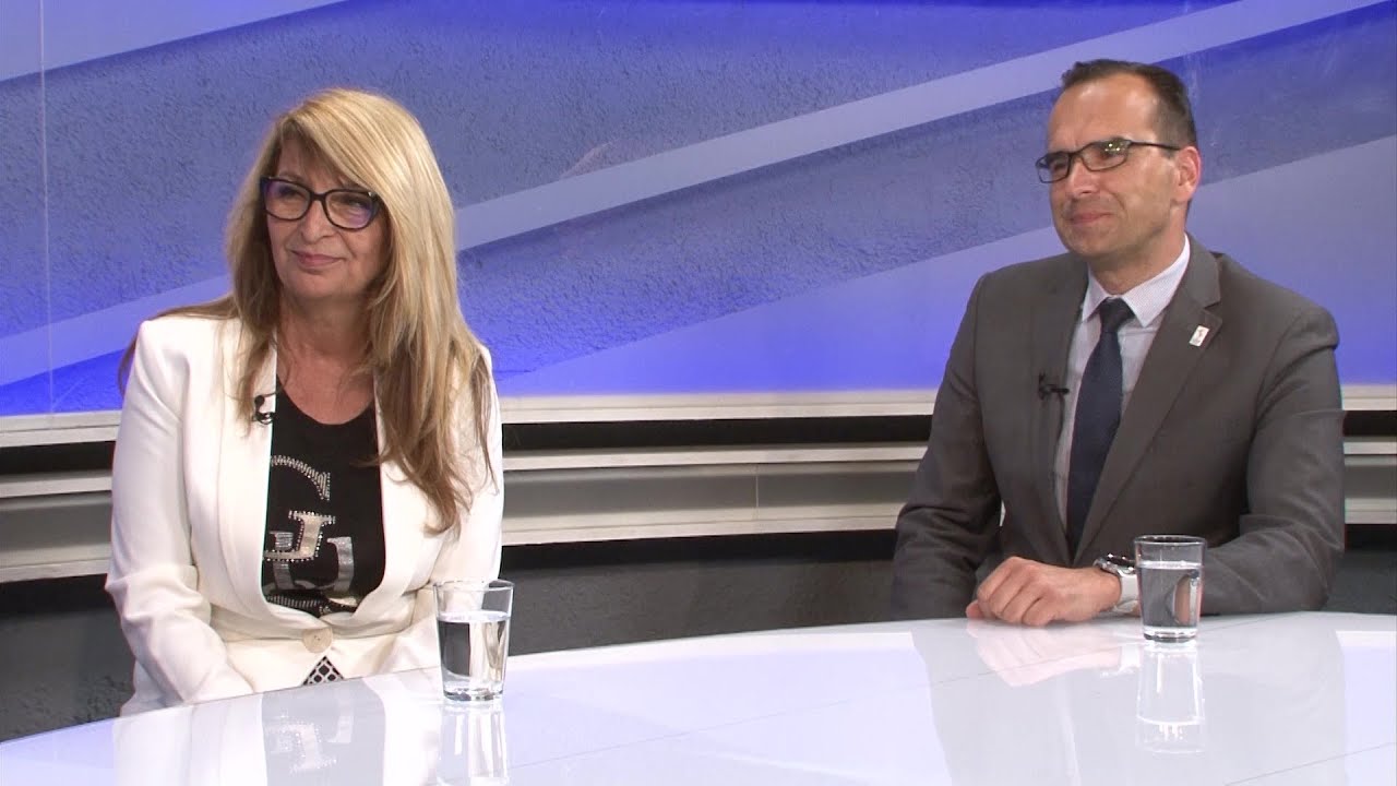 A Kecskeméti Ágazati Képző Központ legújabb stúdióbeszélgetésében Szeverényi Andrea ügyvezető és Ignácz Bence főigazgató osztják meg gondolataikat az intézmény küldetéséről, céljairól és a jövőbeni tervekről