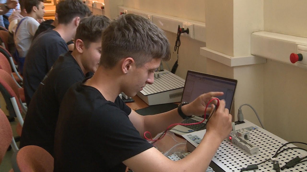 A Kecskeméti Ágazati Képző Központ szakmai esemény keretében mutatta be képzési tevékenységét és gyakorlatorientált oktatási modelljét